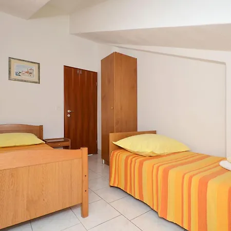Apartment Mirjana Mit Parkplatz Slatine